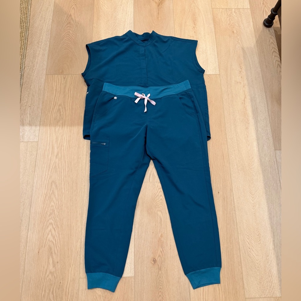 FIGS SET❗️Large Blue Scrub Set with Light Pink Drawstring Joggers